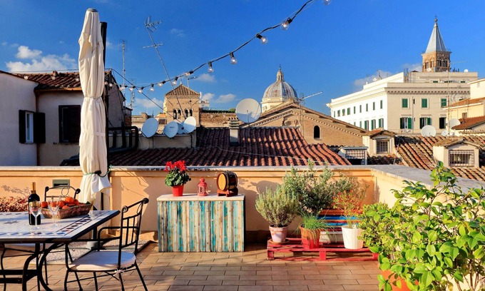 Monti Condo | Stunning Rooftop Terrace! Perfect for Families & Groups