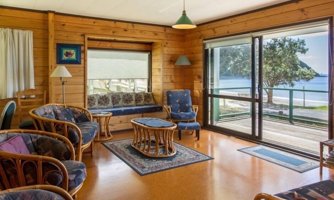 Russell House | Stunning Russell - Ocean front beach house -