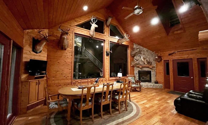 Cornell Cabin | Stunning, secluded lodge nestled in the woods- minutes from town.