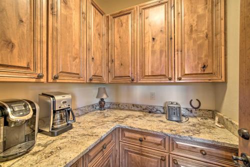 Big Sky Apartment | Stunning Ski-InandSki-Out Penthouse Condo with Hot Tub