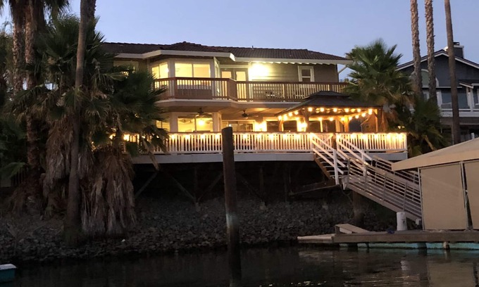 Discovery Bay House | Stunning Spacious Discovery Bay Waterfront Home Awaits