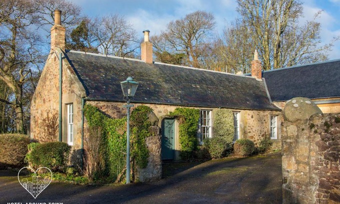 North Berwick House | Stunning Stables Cottage in East Lothian Country Estate
