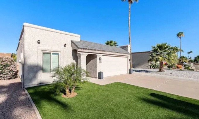 Cottonwood House | Stunning Sun Lakes Vacation Home with Golf Cart