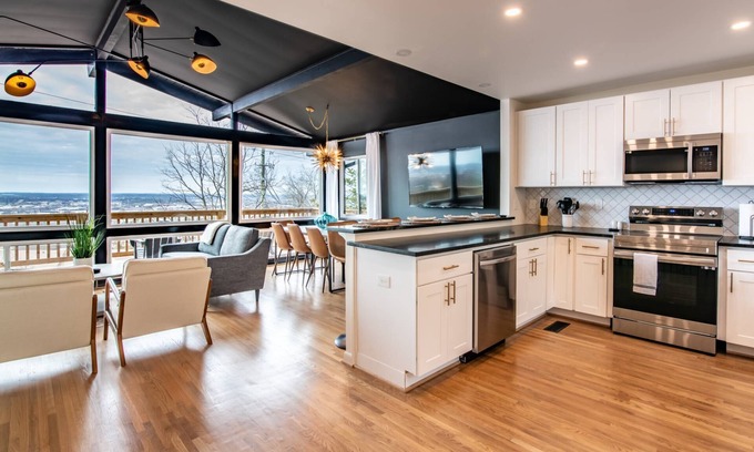 Redmont Park House | Stunning Sunsets Await at The Altamont | Panoramic City Views