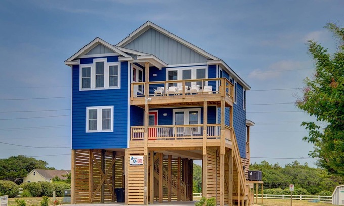 Salvo House | Stunning sunsets, private harbor, beach walks, fishing from the pier.