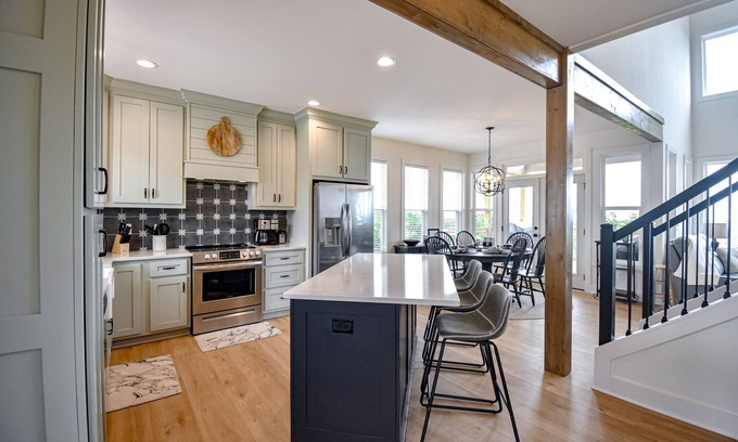 Clarkesville Cabin | Stunning three-story home with a hot tub, firepit, washer/dryer, & views