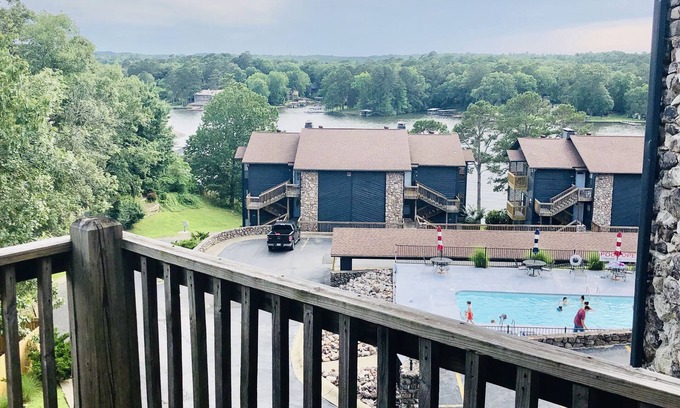 Mid America Condo | Stunning Top Unit Condo Overlooking Lake in the Heart of Hot Springs