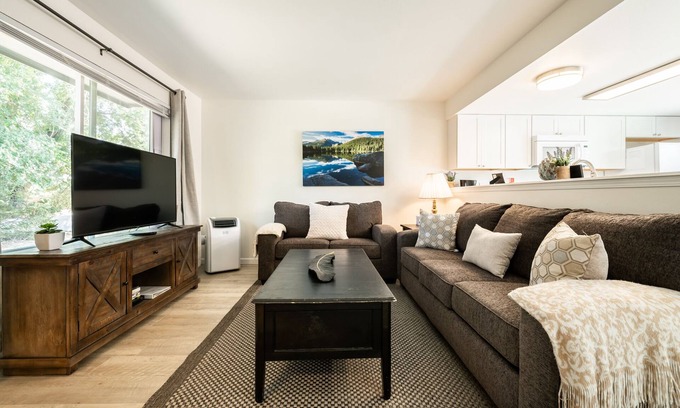 Cimarron Hills Condo | ❀ Stunning ❀ Townhouse with A/C! Sleeps 5 People