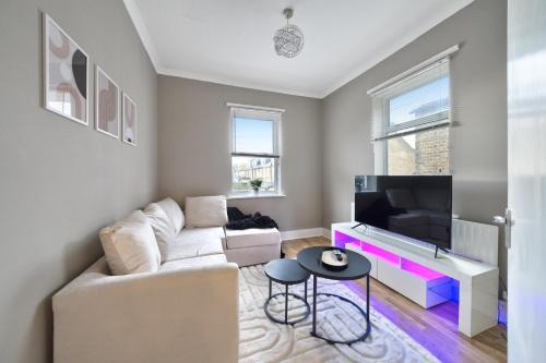 Walpole Apartment | STUNNING TWO BED PROPERTY In WEST LND
