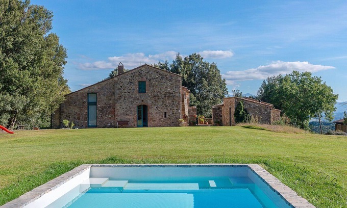 Civitella Paganico House | Stunning villa for 12 guests with private pool, WIFI, TV, terrace, pets allowed and panoramic v.
