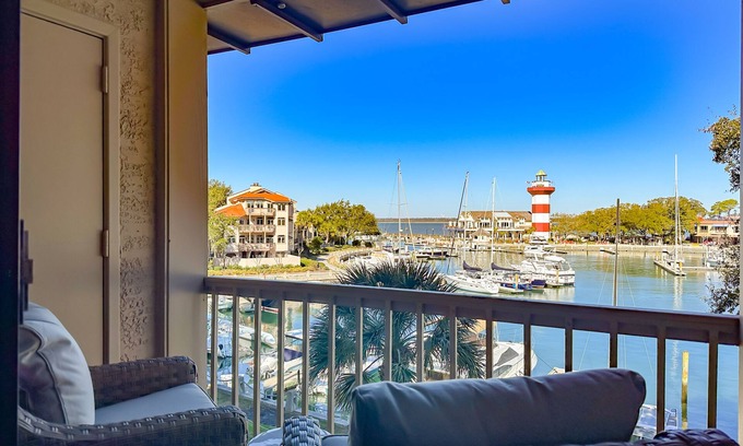 Harbour Town Condo | STUNNING VIEWS, RENOVATED VILLA WITH POOL PASS AND BALCONY