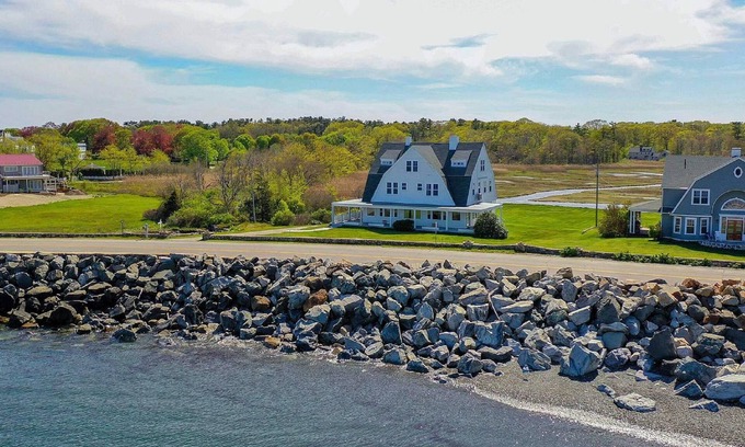 North Hampton Villa | Stunning View Beachfront Villa with 7 BRs 5 BAs Sleep 15