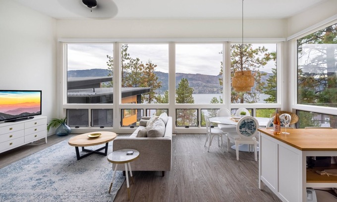 Central Okanagan House | Stunning views, clean & modern. Walk to the beach, wineries, cafe & orchards
