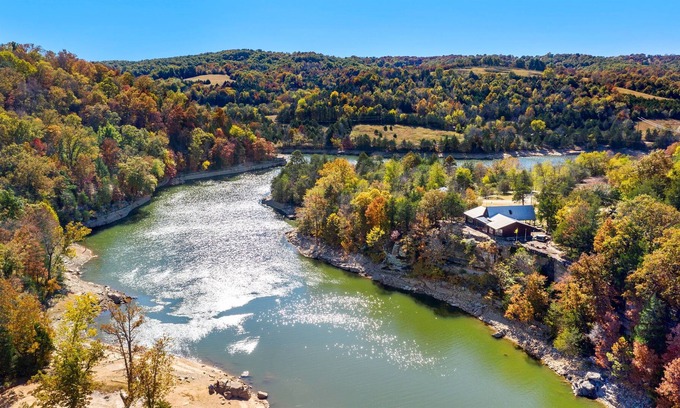 Packard Springs Township House | Stunning Views - Eureka Springs - Hot Tub
