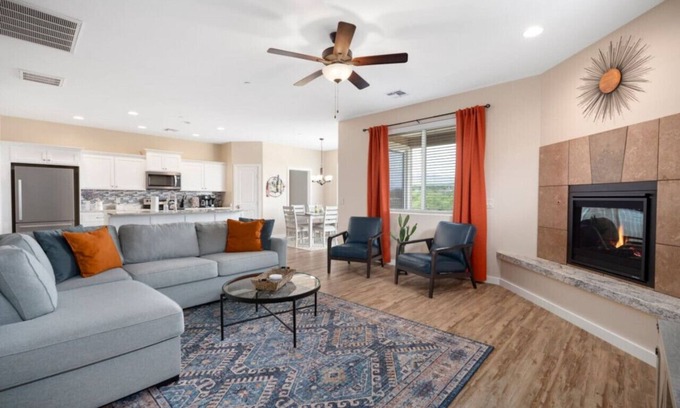 Cottonwood House | Stunning Views + Hot Tub + Location! 3 bed/3 bath