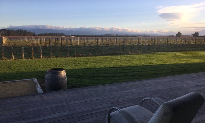 Martinborough House | Stunning views of the Tararuas and adjacent vineyard