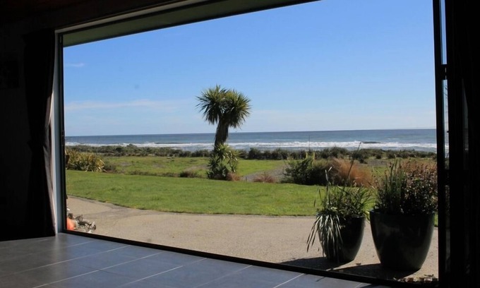 West Coast Region House | Stunning views of the Tasman Sea