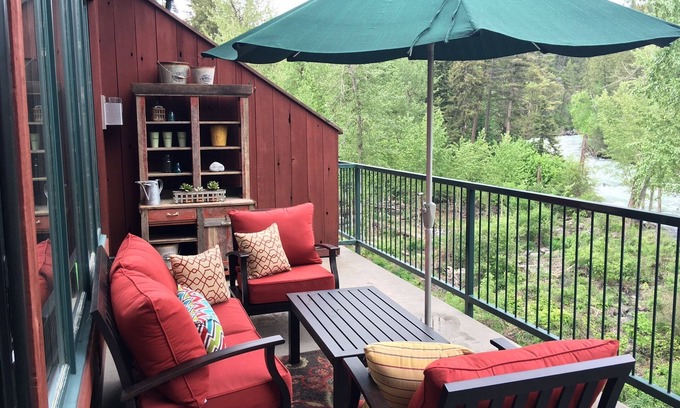 Bigfork Condo | Stunning views of the river - Book NOW for October - Fall Peeping!