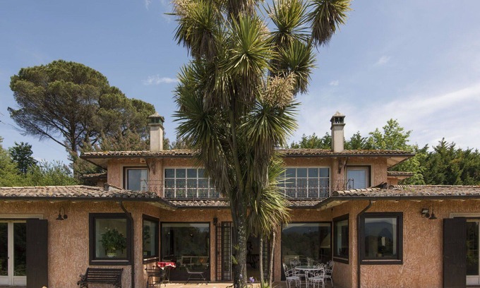 Genazzano Villa | Stunning villa for 14 guests with A/C, hot tub, WIFI, pool, TV and pets allowed