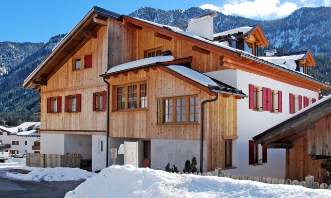 Mazzin House | Stunning villa for 11 people with WIFI and TV