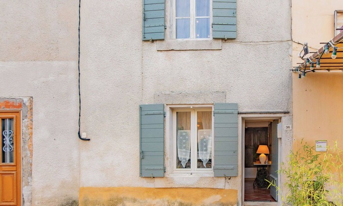 Villars House | Stunning villa for 4 guests with WIFI and patio