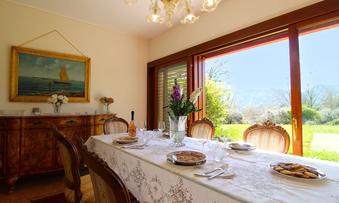 Monfumo Villa | Stunning villa for 4 guests with WIFI, hot tub, pool, TV, patio, pets allowed and parking