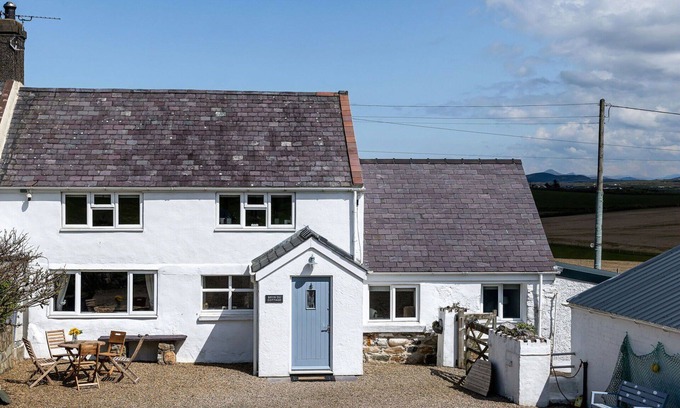 Garn Fadryn House | Stunning villa for 8 people with WIFI, TV and balcony