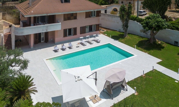 Marsala House | Stunning villa for 8 people with A/C, WIFI, private pool, hot tub, TV, terrace and parking