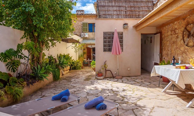 Binissalem House | Stunning villa for 4 guests with WIFI, A/C, TV, patio and parking