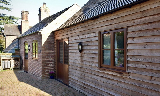 Wollerton House | Stunning villa for 3 people with TV and pets allowed
