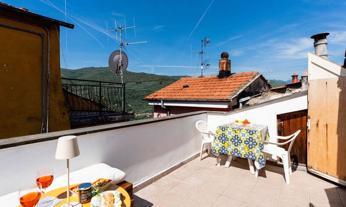 Gazzelli House | Stunning villa for 4 people with A/C, WIFI, TV, terrace, pets allowed, panoramic view and parking