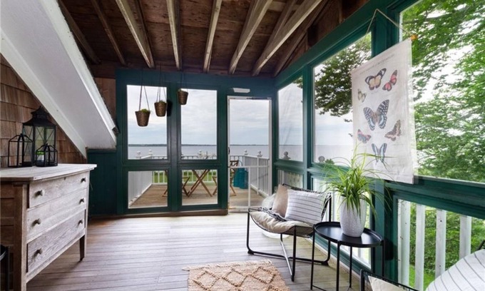 Middletown House | Stunning Waterfront Estate
