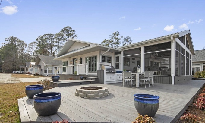 White Lake House | Stunning Waterfront Home & Panoramic Lake Views