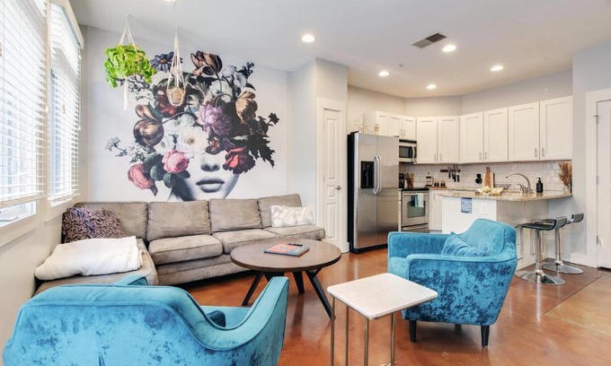 West End House | Stunning West end Condo - close to everything Nashville has to offer!