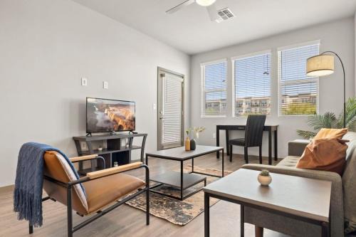 Glendale Sports and Entertainment District Apartment | Stunning Westgate CozySuites by stadium with pool 10