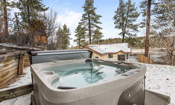 Big Bear Ski Chalet | ✅ StunningViews, GameRoom, BBq, FirePit, HotTub, Spacious & Cozy