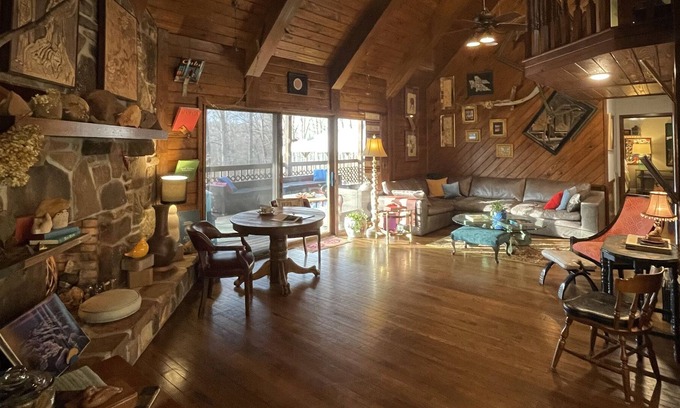 Springville Cabin | Style and comfort near Tennessee River and KY Lake