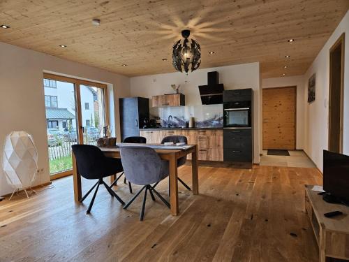 Oberstaufen Apartment | Stylische Fewo in Bestlage in neugebautem Holzhaus mit Oberstaufen Plus