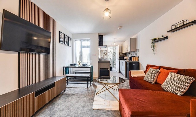 Manchester Apartment | Stylish 1-Bed Flat in Failsworth