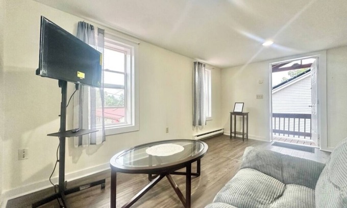 Mechanicsville House | Stylish 1-Bedroom Duplex home with Air Conditioning in Desirable Danville