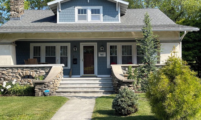New London House | Stylish 1920s Craftsman Bungalow; tastefully appointed.