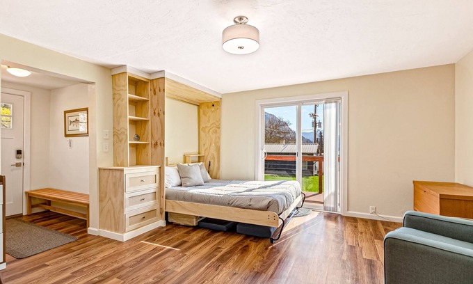 Bayview House | Stylish 1950s cottage with large deck, grill, full kitchen, & free WiFi