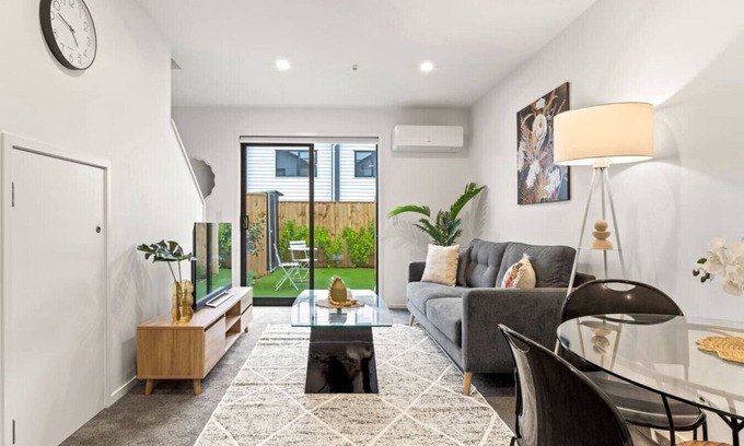 Te Atatu Peninsula Apartment | Stylish 1BR Apartment on Fathom Place