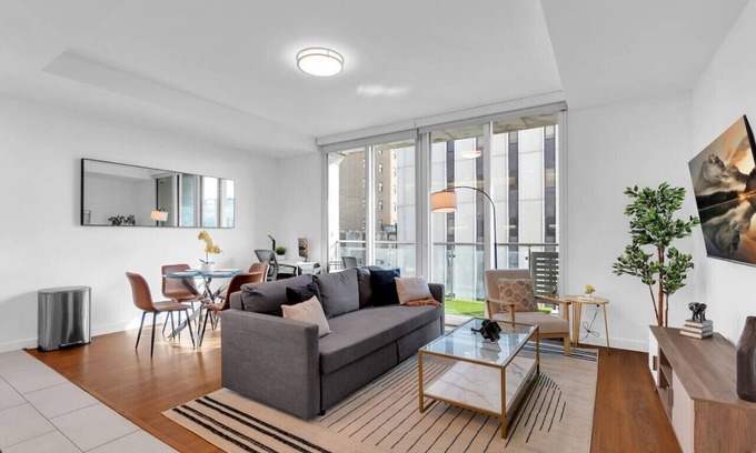 Downtown Tulsa Apartment | Stylish 1BR Near BOKCntr-Gym,Lounge,Balcony,Pet OK