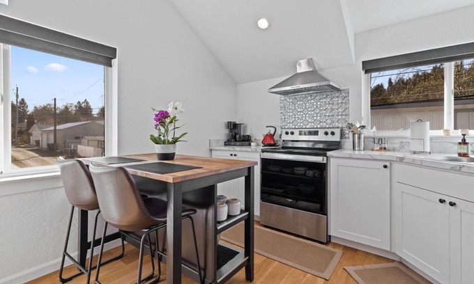 Coeur d'Alene Apartment | Stylish 1BR- Walk to Lake, Dining & Downtown CDA!