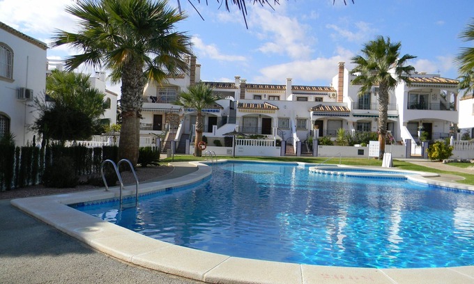 Orihuela Costa Apartment | Stylish 2 Bed Apartment close to all amenities for winter & summer sunshine