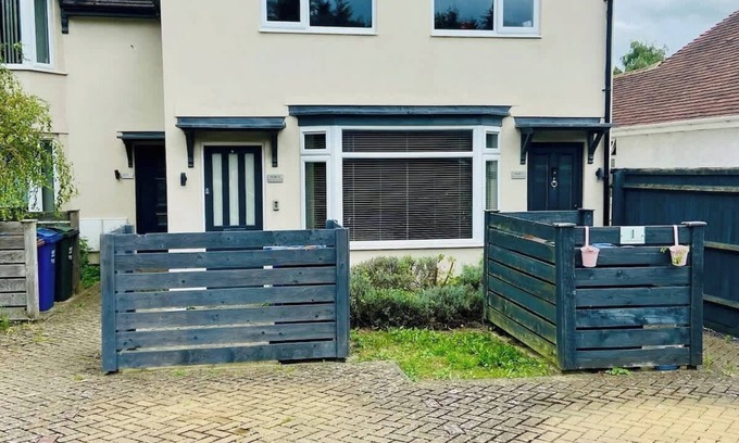 Begbroke Apartment | Stylish 2 Bed Apartment, sleeps 4