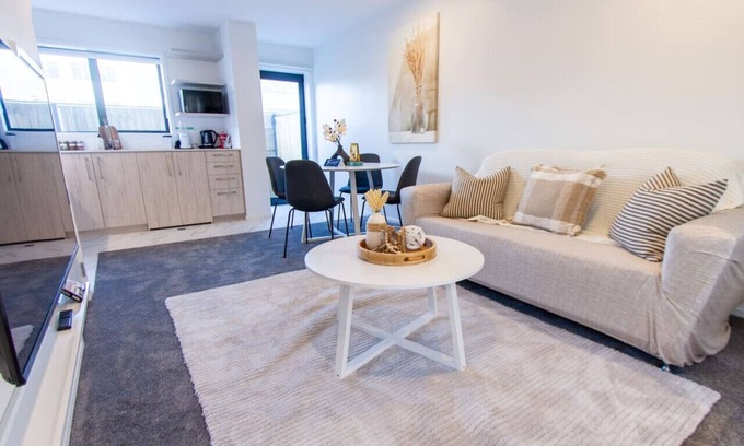 Christchurch City Centre House | Stylish 2-Bedroom Haven Next to Hagley Park