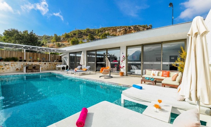 Islamlar Villa | Stylish 2 Bedroom Villa, Secluded Pool and Garden