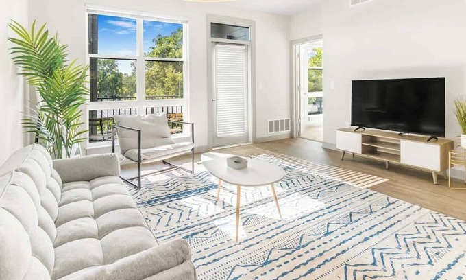 Auburn Hills Apartment | Stylish 2BR/2BA | Gym & Pool